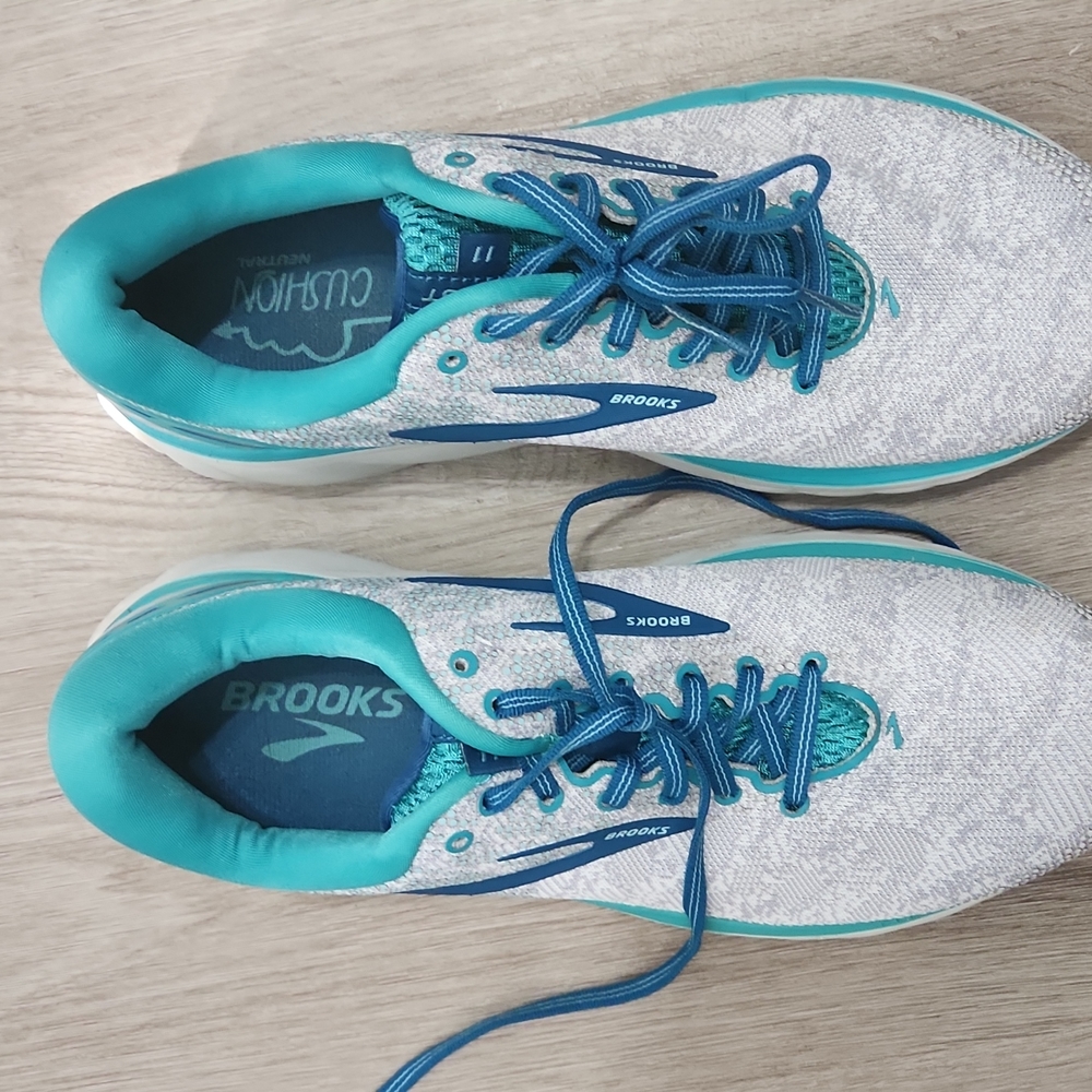 "SOLD" Brooks ghost shoes - Picture 1 of 6